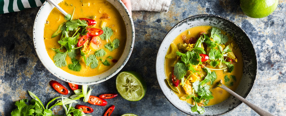 Indische Suppe mit Stangensellerie &amp; Äpfel