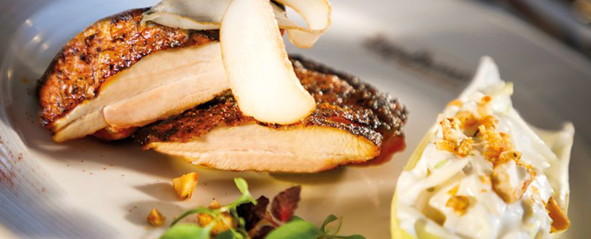 Steirerhuhn mit Apfel-Krautsalat