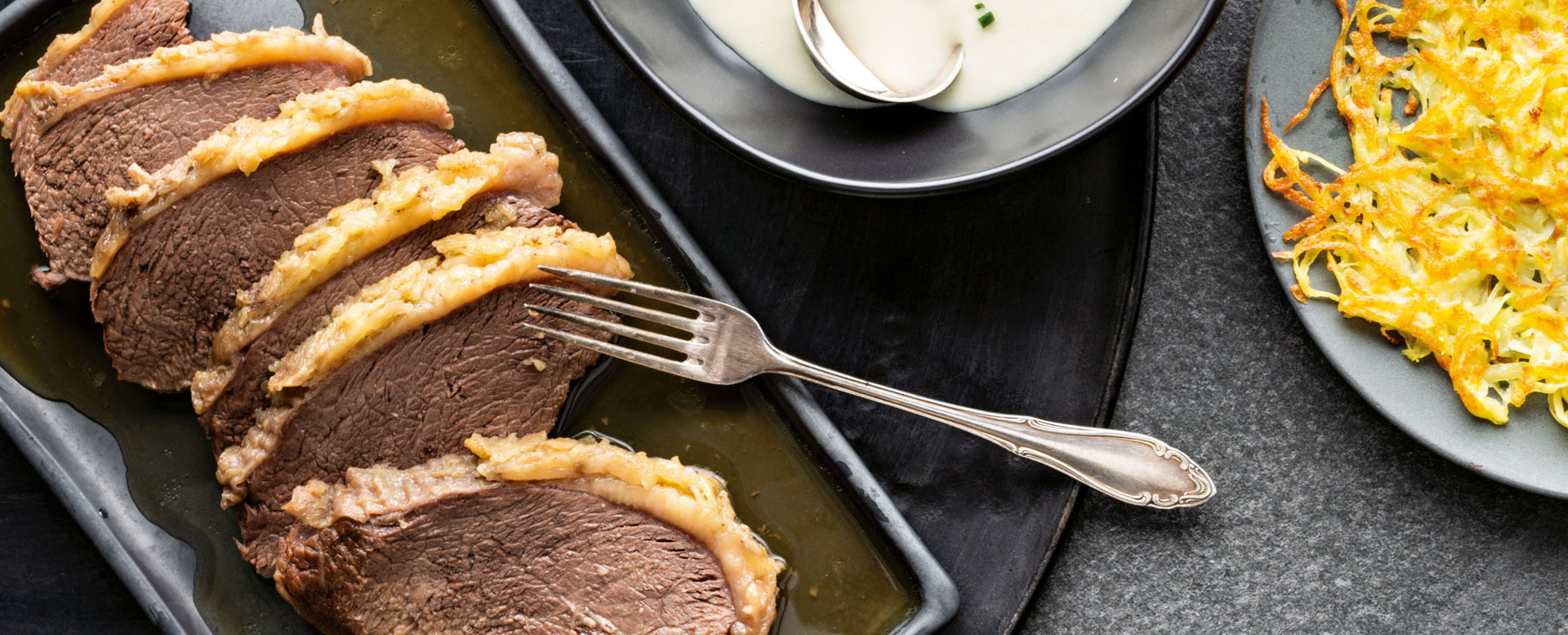 Tafelspitz mit Röstkartoffeln, Rahmspinat, Apfelkren und Krensauce