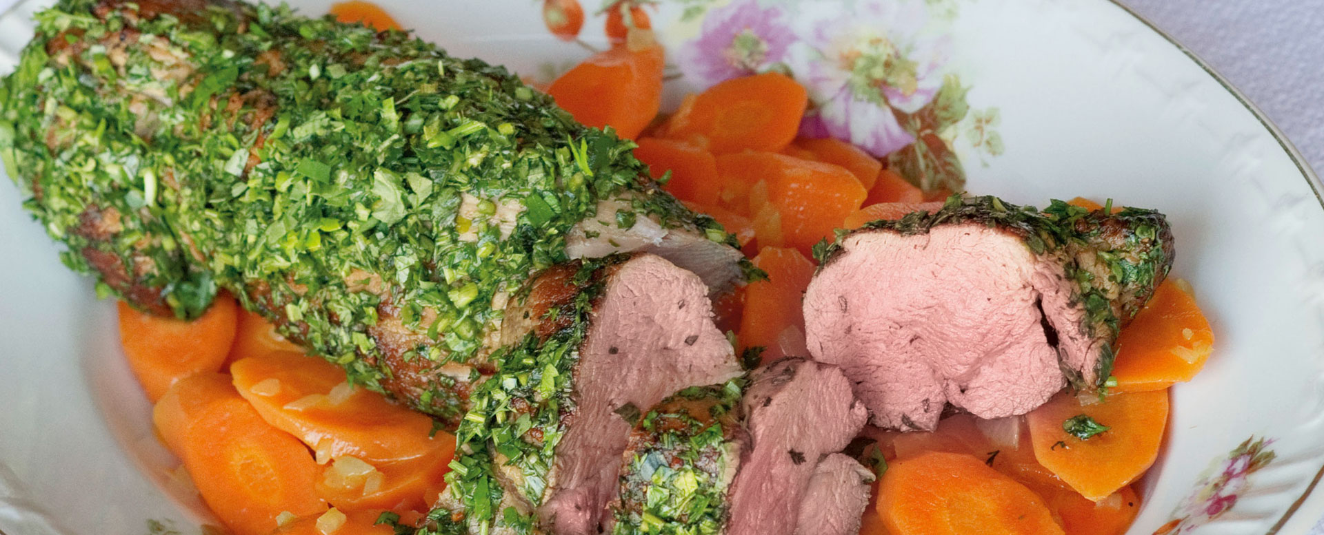 Kalbsfilet im Kräutermantel mit Karottengemüse